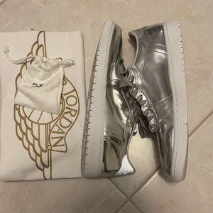 Air Jordan 1 Retro Low OG Pinnacle Metallic Silver